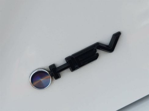 Used 2025 Toyota Camry SE image 12