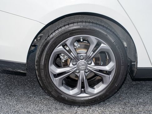 Certified 2023 Honda Accord EX image 40