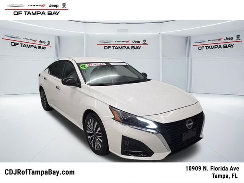 Used 2024 Nissan Altima 2.5 SV FWD image 1