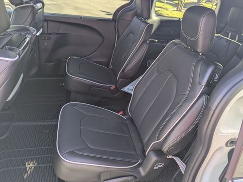 New 2026 Chrysler Pacifica Limited image 26