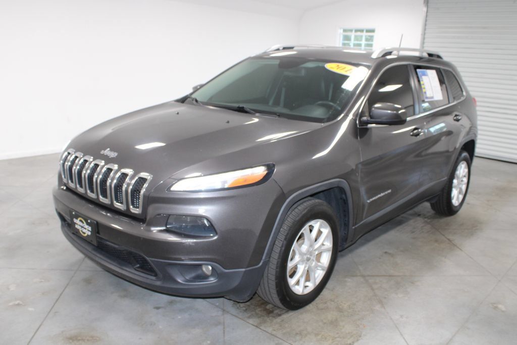 Used 2018 Jeep Cherokee Latitude Plus FWD image 5
