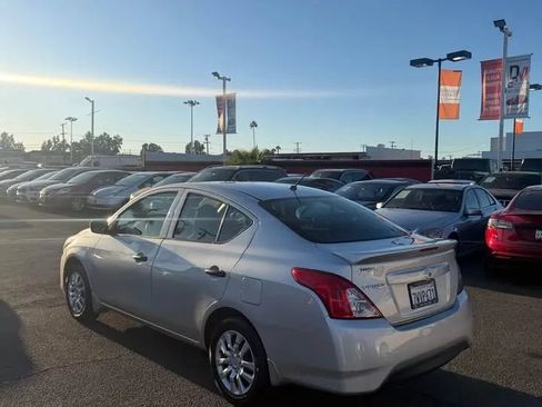 Used 2017 Nissan Versa S Plus FWD image 4