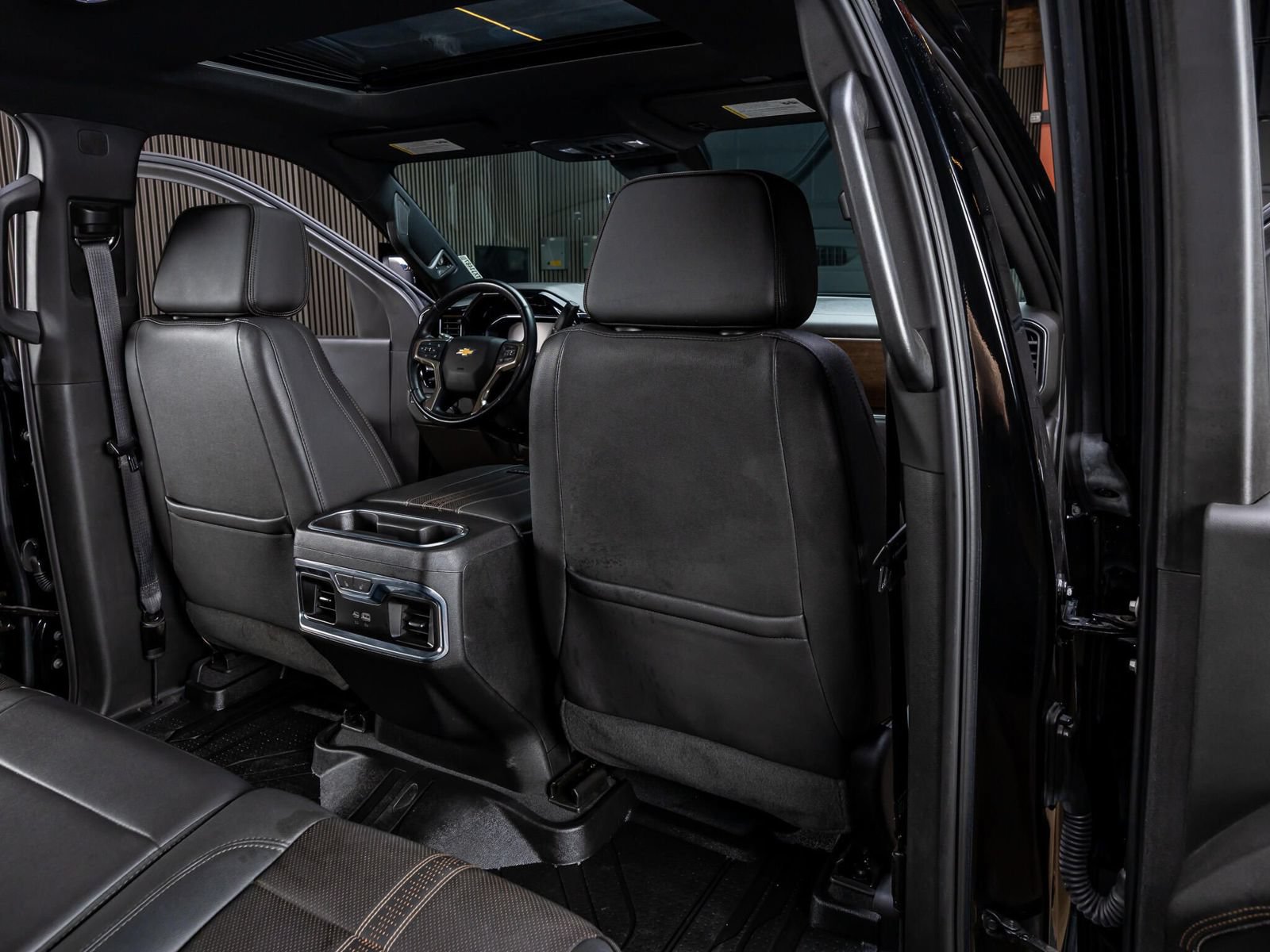 Used 2024 Chevrolet Silverado 3500 High Country w/ High Country Premium Package AWD/4WD image 29