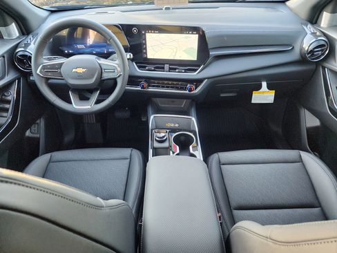 New 2026 Chevrolet Equinox LT w/ Convenience Package II image 18