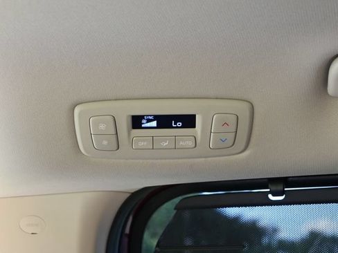 Used 2022 Kia Carnival EX FWD image 27
