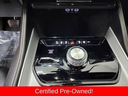 Certified 2025 Jeep Wagoneer Series II w/ 8-Passenger Seating Package AWD/4WD image 23