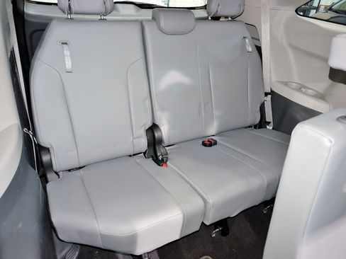 Used 2021 Toyota Sienna XLE w/ XLE Plus Package FWD image 28