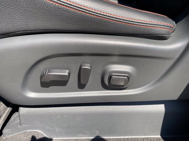 Used 2024 Nissan Titan PRO-4X w/ Pro-4x Convenience Package AWD/4WD image 14