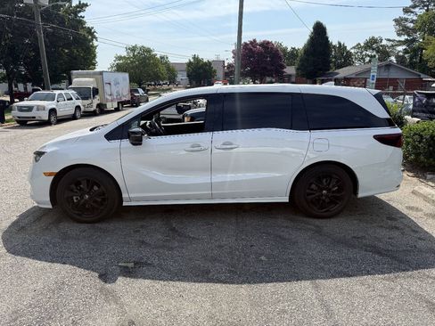 Used 2024 Honda Odyssey Sport image 8