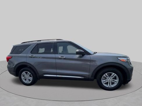 Used 2024 Ford Explorer XLT AWD/4WD image 10