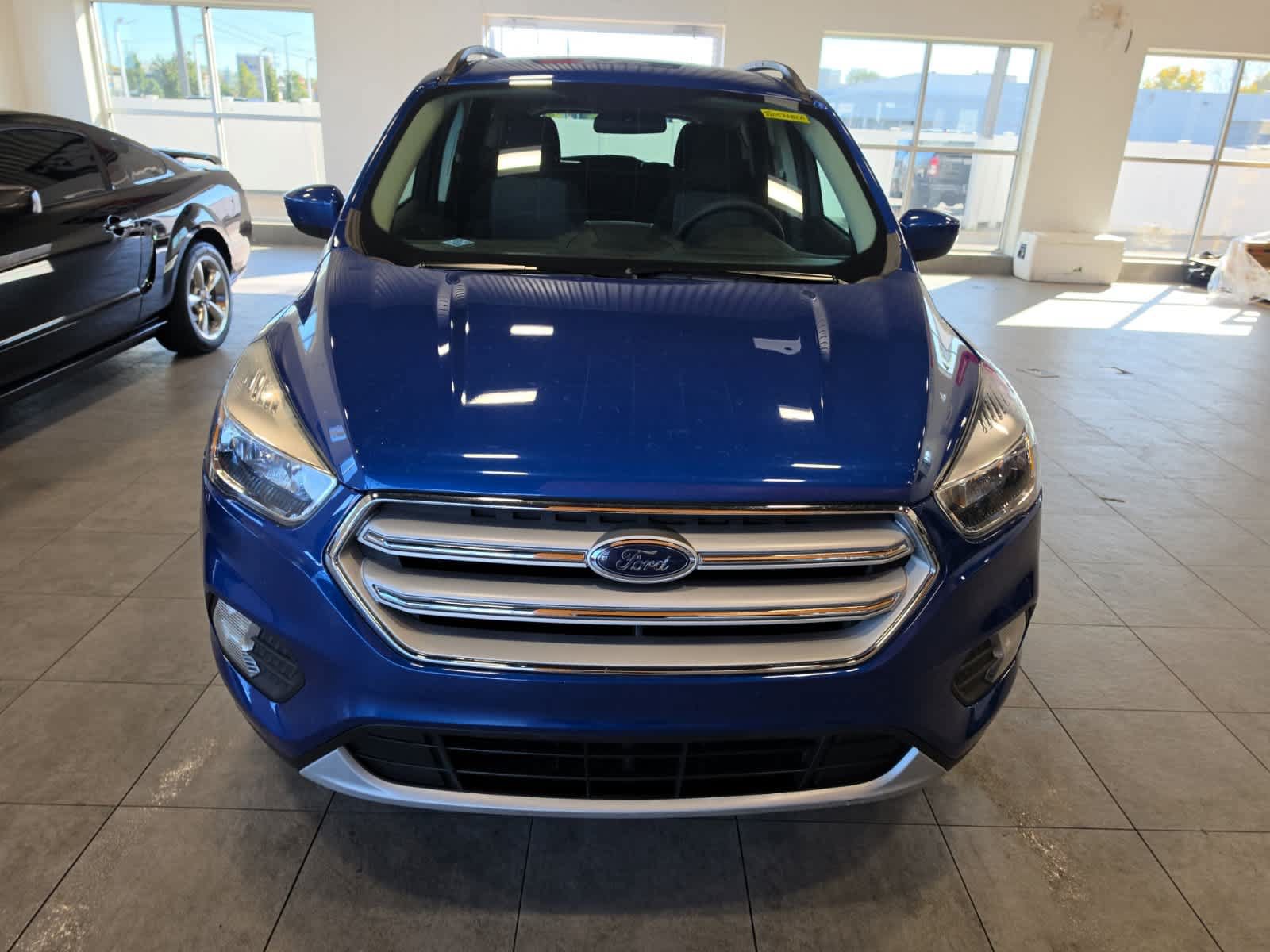 Used 2018 Ford Escape SE w/ SE Sync 3 Package FWD image 2