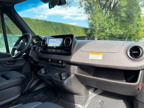 Used 2025 Mercedes-Benz Sprinter 2500 image 20