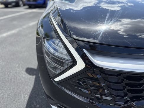 Certified 2025 Kia Sportage EX FWD image 10