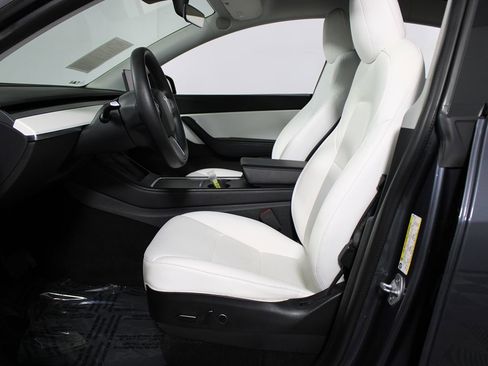 Used 2022 Tesla Model Y Long Range AWD/4WD image 8