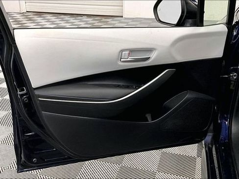 Used 2020 Toyota Corolla SE w/ SE Premium Package image 21