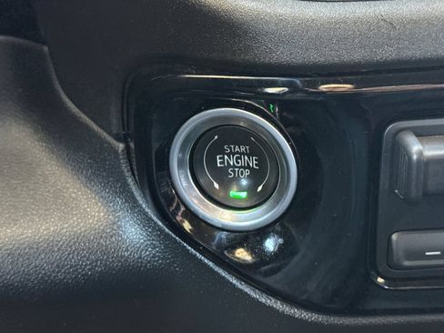 Used 2025 GMC Sierra 1500 SLT RWD image 33