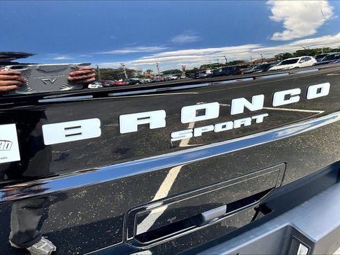 Used 2023 Ford Bronco Sport Outer Banks w/ Tech Package AWD/4WD image 32