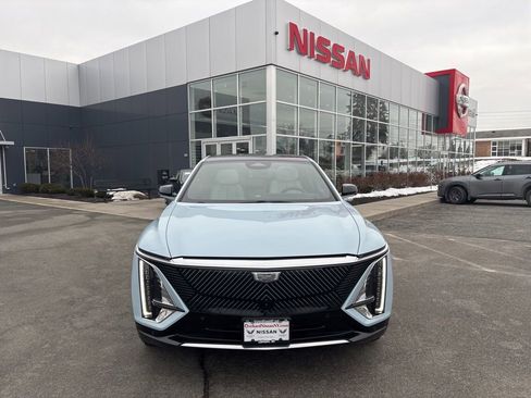 Used 2024 Cadillac Lyriq Luxury image 2