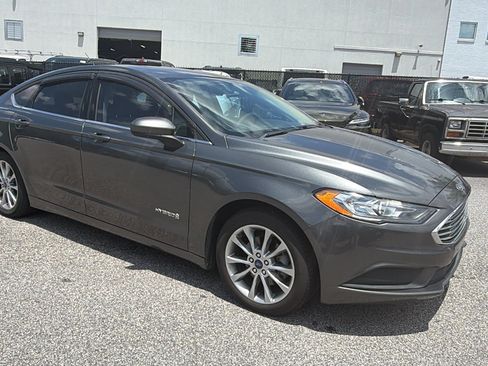 Used 2017 Ford Fusion SE FWD image 5