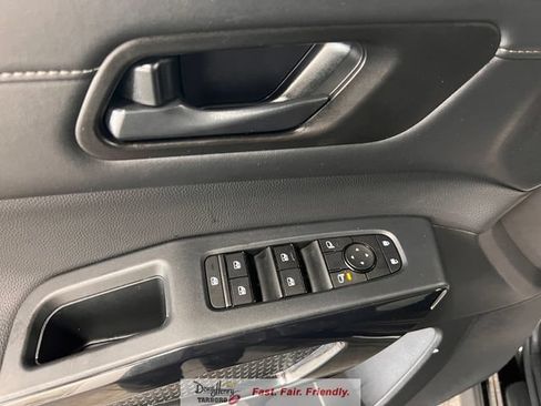 Used 2025 Nissan Pathfinder SV FWD image 27