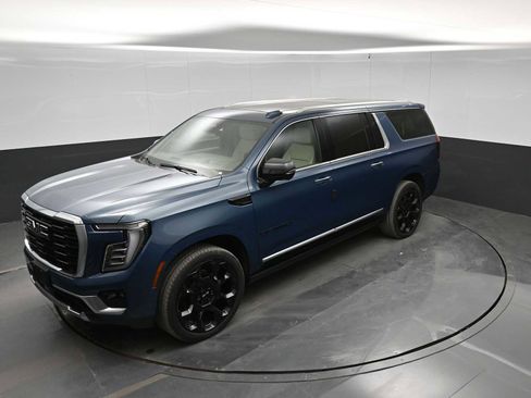 New 2026 GMC Yukon XL Denali w/ Denali Reserve Package AWD/4WD image 23