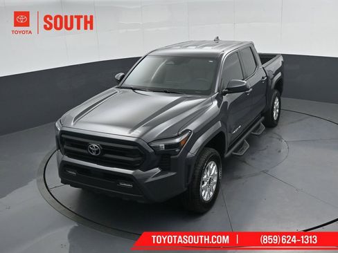 Used 2025 Toyota Tacoma SR5 AWD/4WD image 46