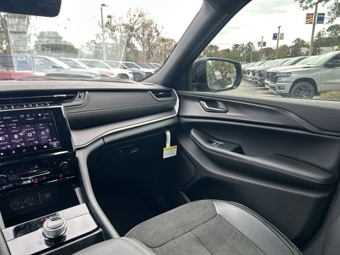 New 2025 Jeep Grand Cherokee Altitude image 58