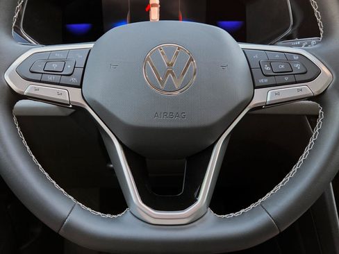Certified 2023 Volkswagen Taos SE w/ Panoramic Sunroof Package AWD/4WD image 27