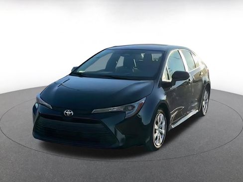 Used 2025 Toyota Corolla LE image 7