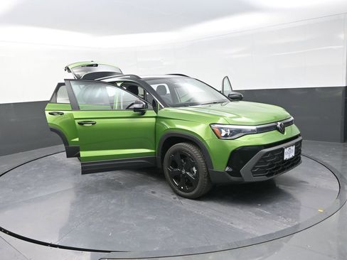 New 2026 Volkswagen Taos SE image 26