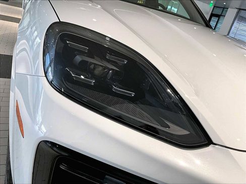 Used 2025 Porsche Cayenne image 15