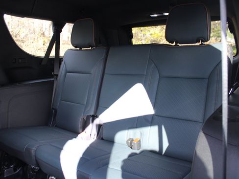 New 2025 GMC Yukon XL AT4 w/ AT4 Premium Plus Package image 32