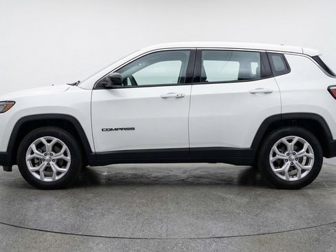 Used 2025 Jeep Compass Latitude AWD/4WD image 5