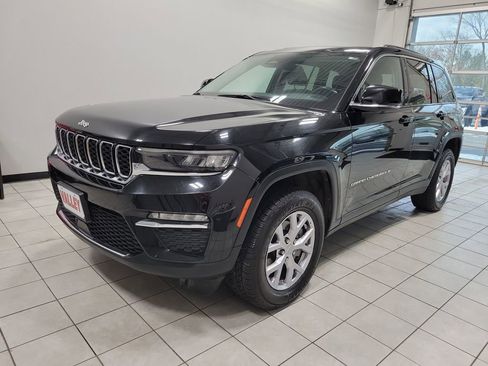 Used 2022 Jeep Grand Cherokee Limited image 3