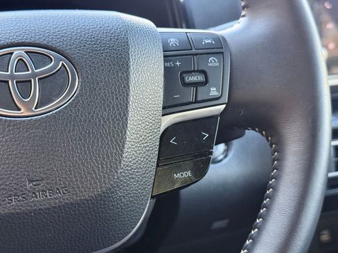 Used 2025 Toyota Camry SE FWD image 19