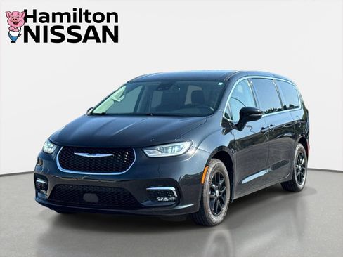 Used 2023 Chrysler Pacifica Touring-L FWD image 5