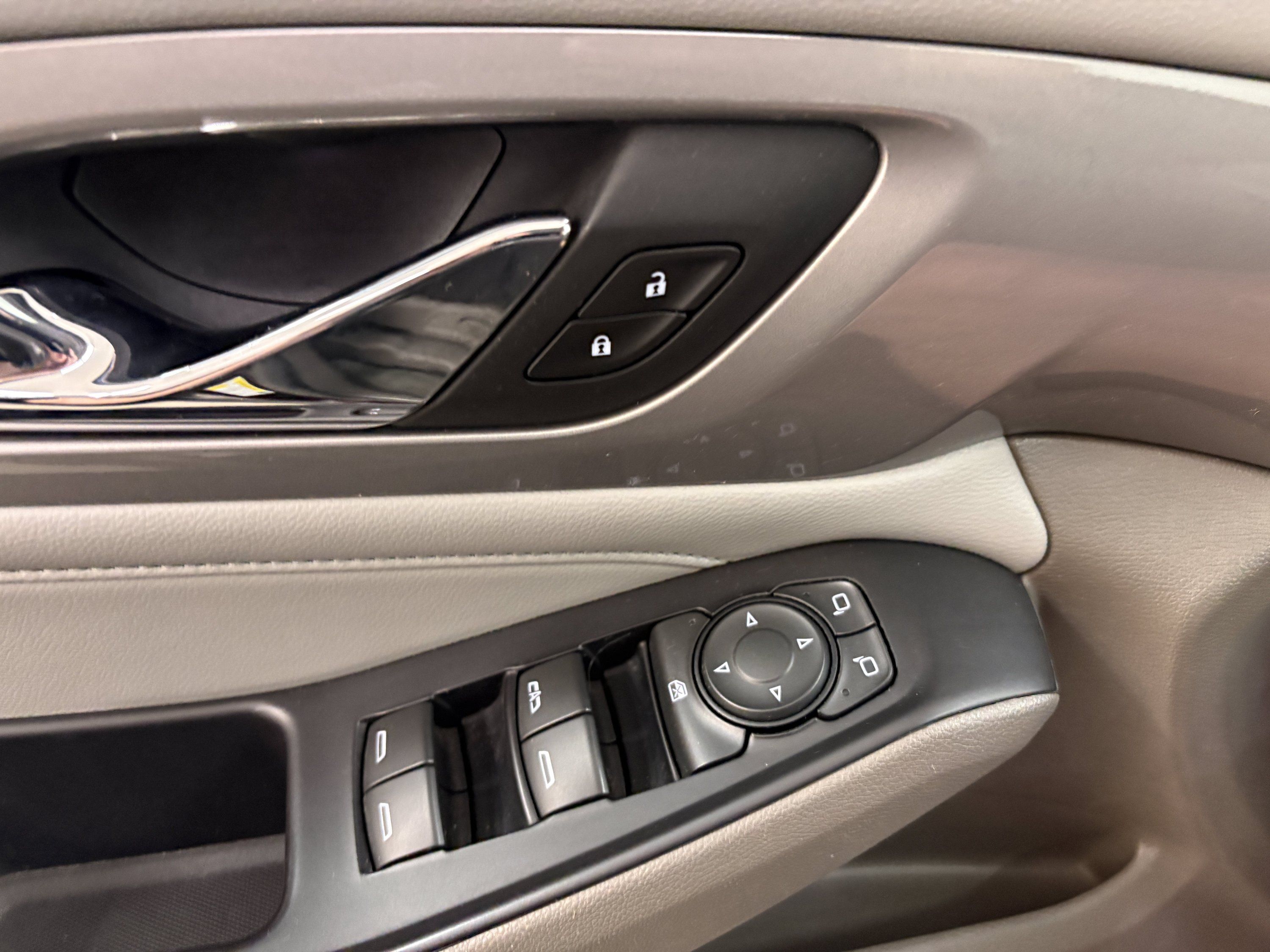 Used 2018 Chevrolet Traverse LT FWD image 27