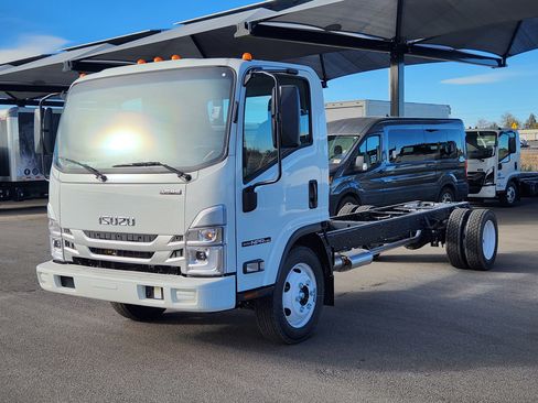 New 2025 Isuzu NPR image 3