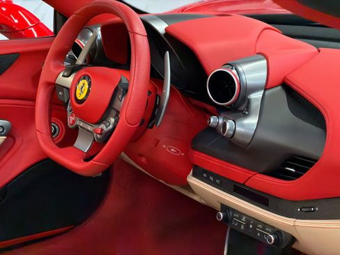 Used 2021 Ferrari F8 Tributo RWD image 27