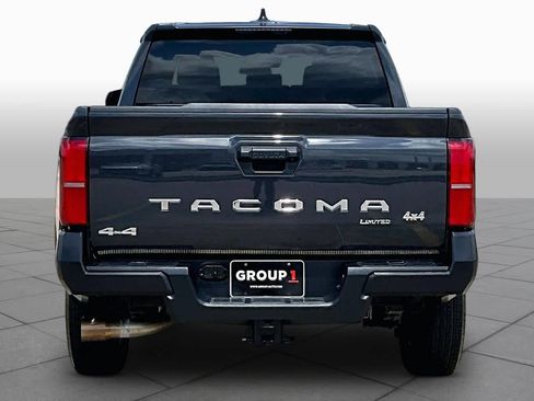 Used 2025 Toyota Tacoma SR image 5