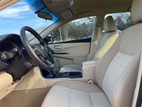 Used 2015 Toyota Camry LE image 13