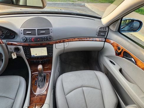 Used 2005 Mercedes-Benz E 320 Sedan image 28