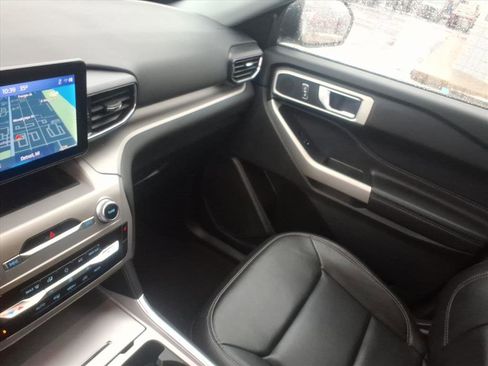 Used 2023 Ford Explorer XLT w/ Equipment Group 202A image 22