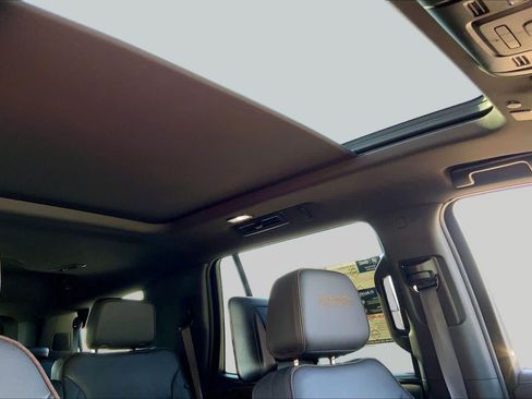 Used 2023 Chevrolet Tahoe High Country w/ Advanced Technology Package AWD/4WD image 13