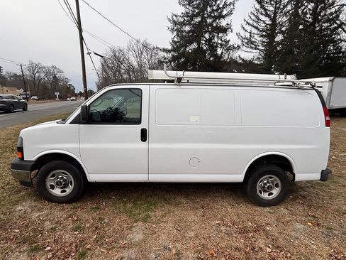 Used 2017 GMC Savana 2500 image 5