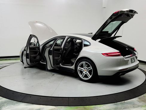 Used 2020 Porsche Panamera 4 image 12