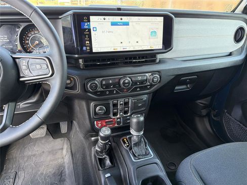 Used 2025 Jeep Wrangler Willys image 29