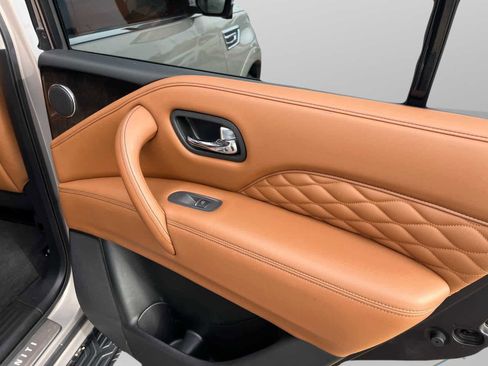 Used 2018 INFINITI QX80 4WD w/ Deluxe Technology Package image 16