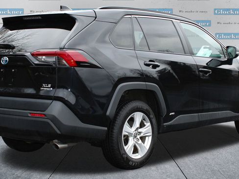 Used 2021 Toyota RAV4 XLE image 6