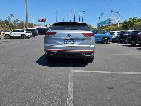 Used 2023 Volkswagen Atlas Cross Sport SE w/ Panoramic Sunroof Package FWD image 6